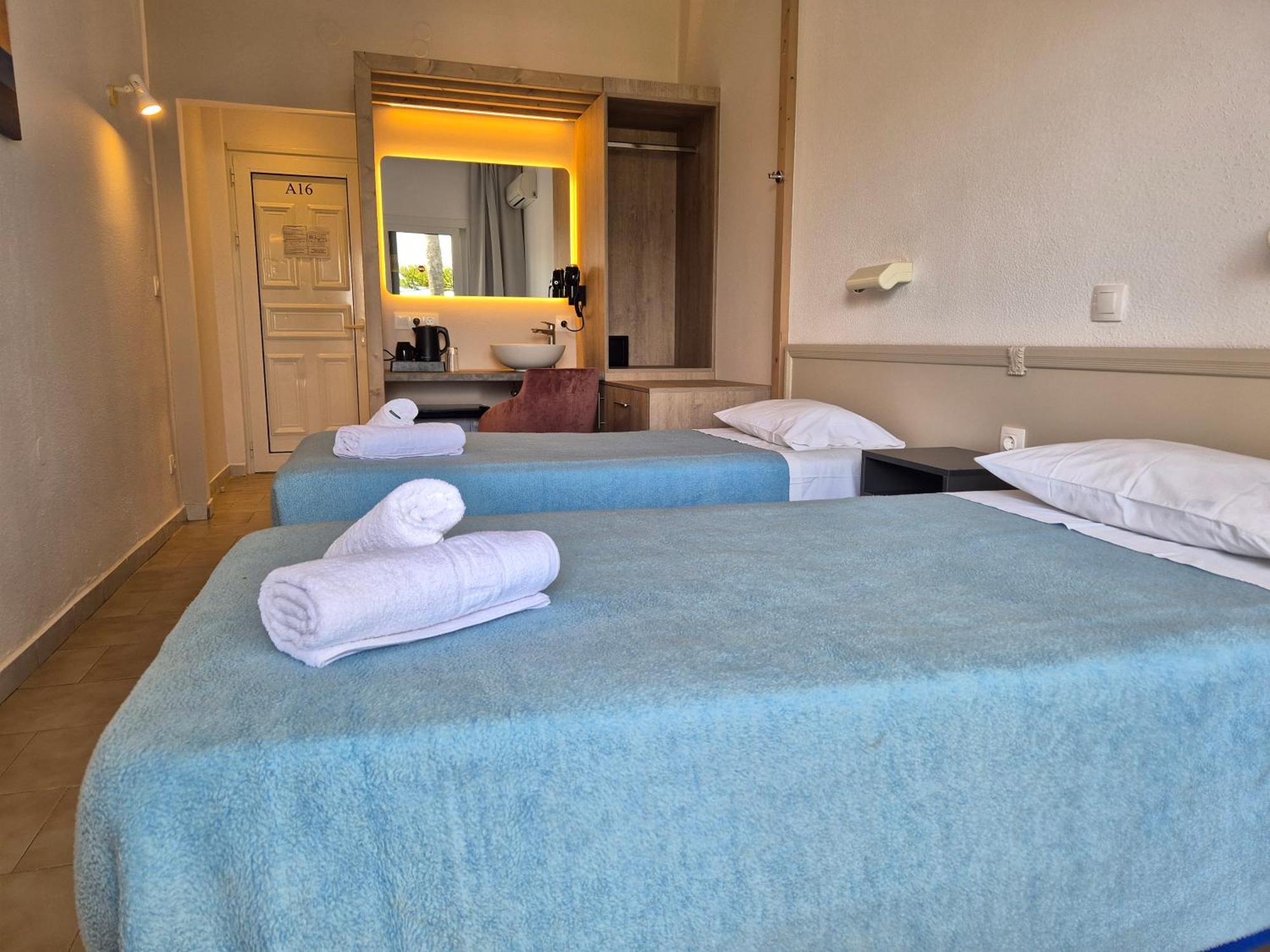 Morfeas Hotel Kavos Ngoại thất bức ảnh