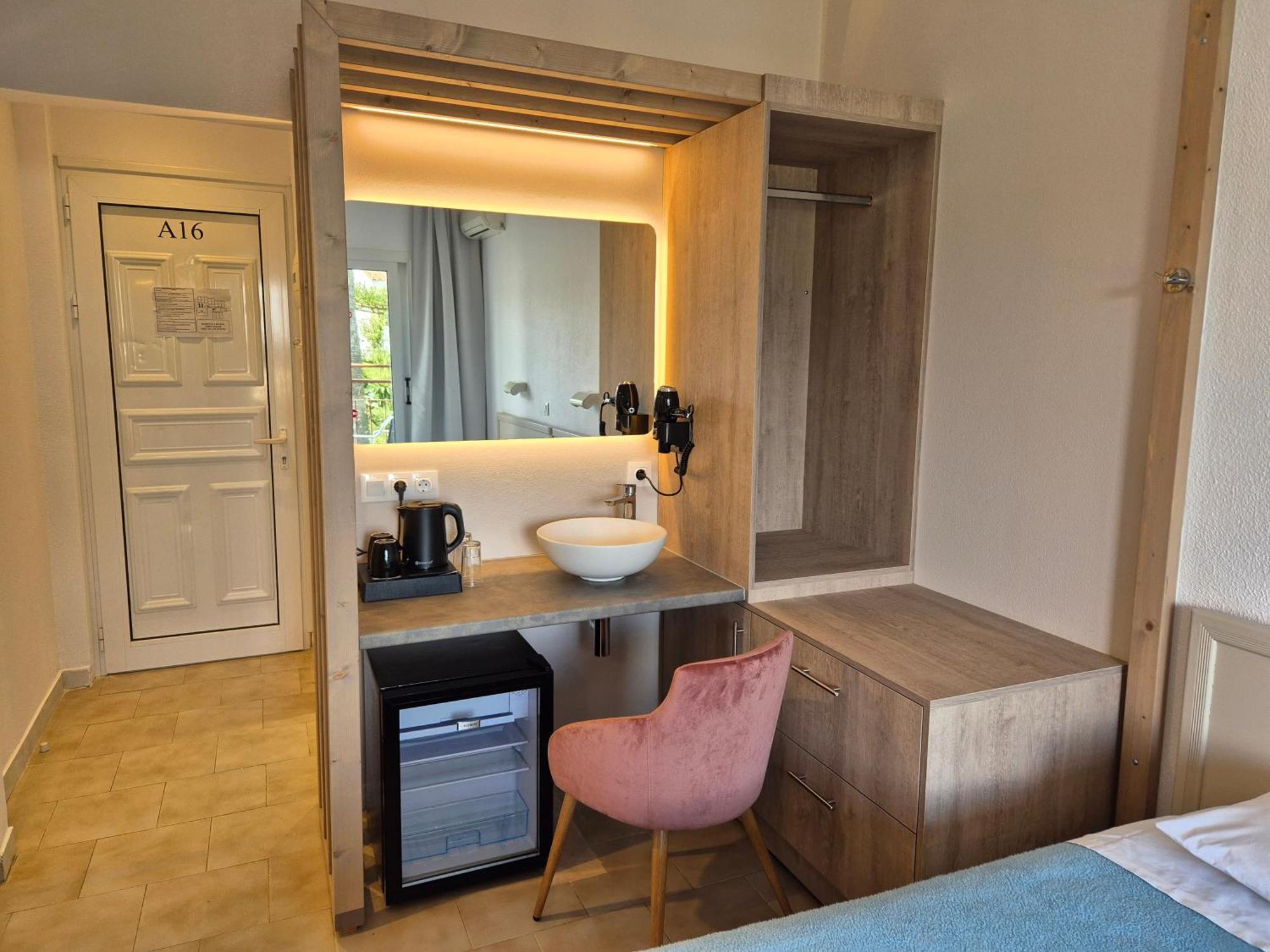 Morfeas Hotel Kavos Ngoại thất bức ảnh